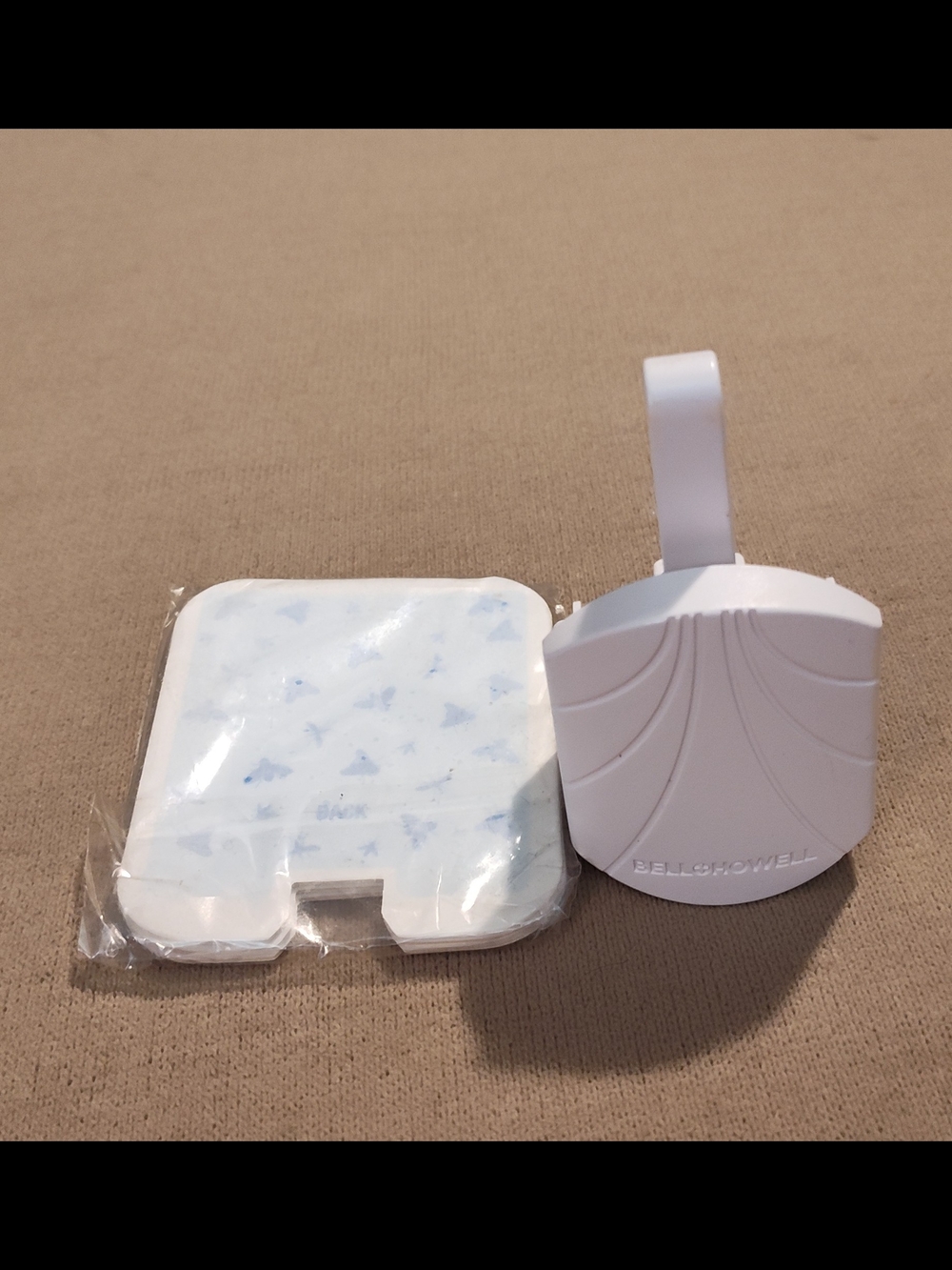 Bell+Howell White Portable Plug-In Insect Catcher w/ Refills